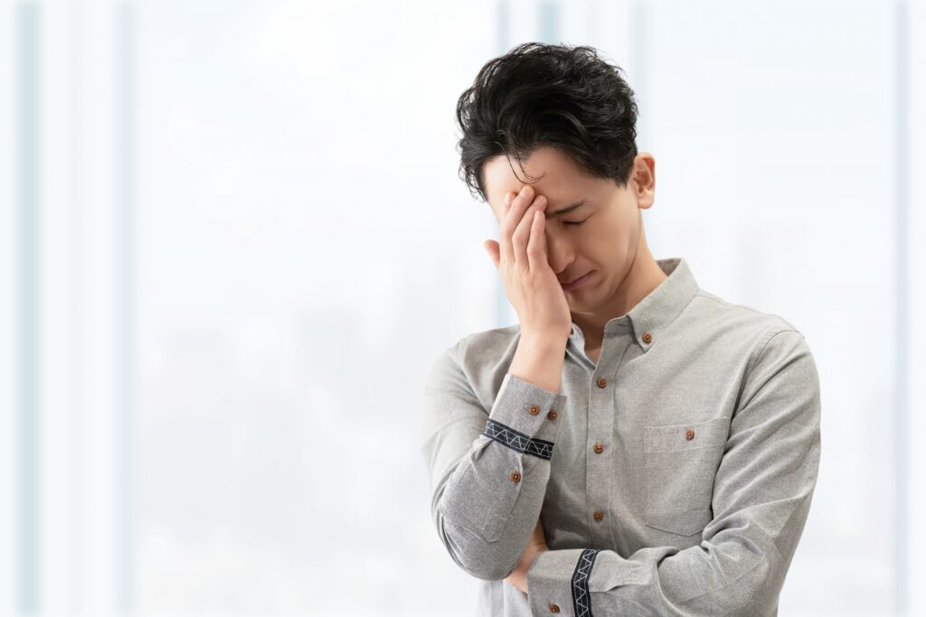 悩んでいるイメージ